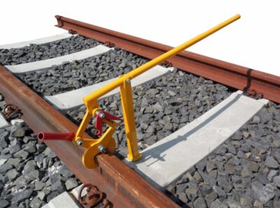 Rail lifting lever